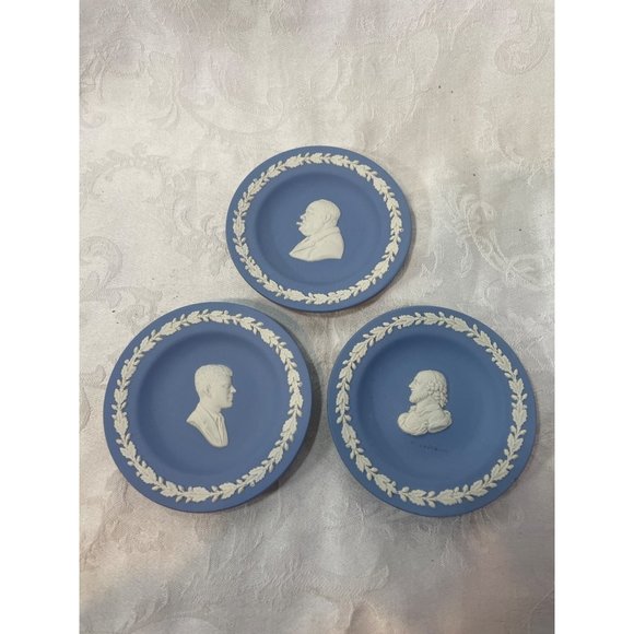 Wedgwood Blue and White Ceramic Plates - Picture 8 of 8